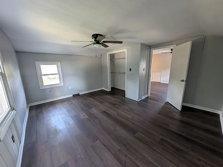 113 N Van Buren St — Photo 10