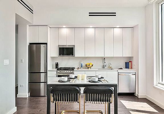 3rd image of 232 E 54th St #4DF