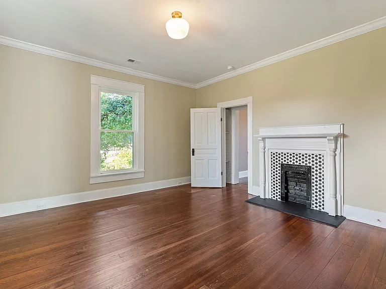 402 S Chester St — Photo 40