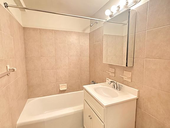5th image of 250 E 39th St APT 9H