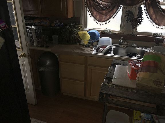 5th image of 80 E 221st St