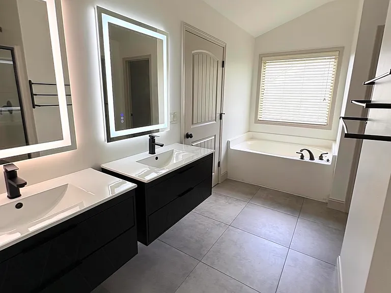 1244 Saint James Pl — Photo 32