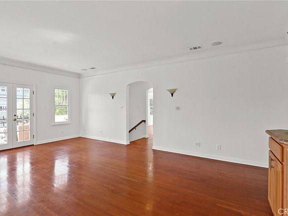 5th image of 1131 E 2nd St