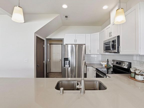 4th image of 5 E Chatham Ave #2