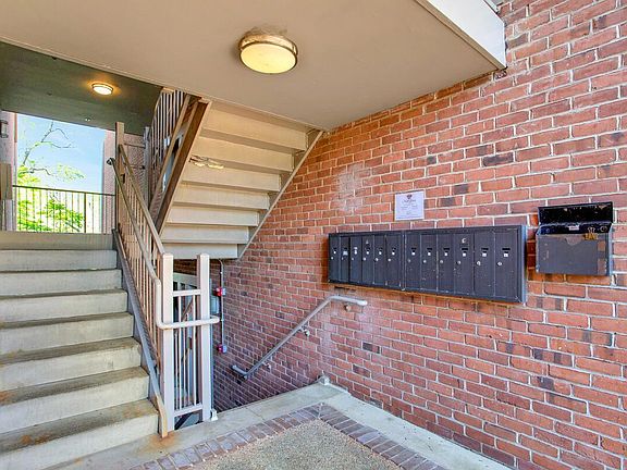 3rd image of 320K Hilltop Ln #K