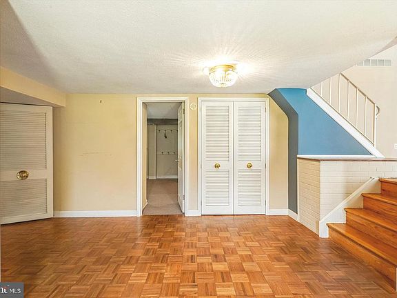 3rd image of 1856 Terrace Dr