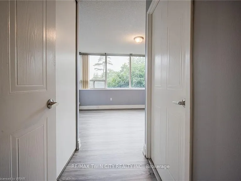 3227 King St E #503 — Photo 15