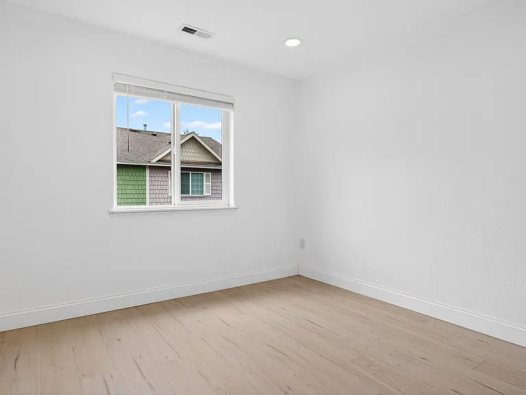 443 Harris Ln — Photo 19
