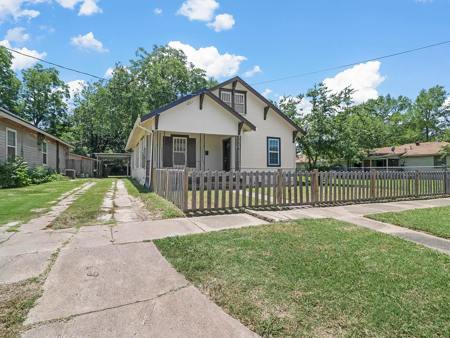 4 bed, 1200 sqft, $1,725 — Photo 2