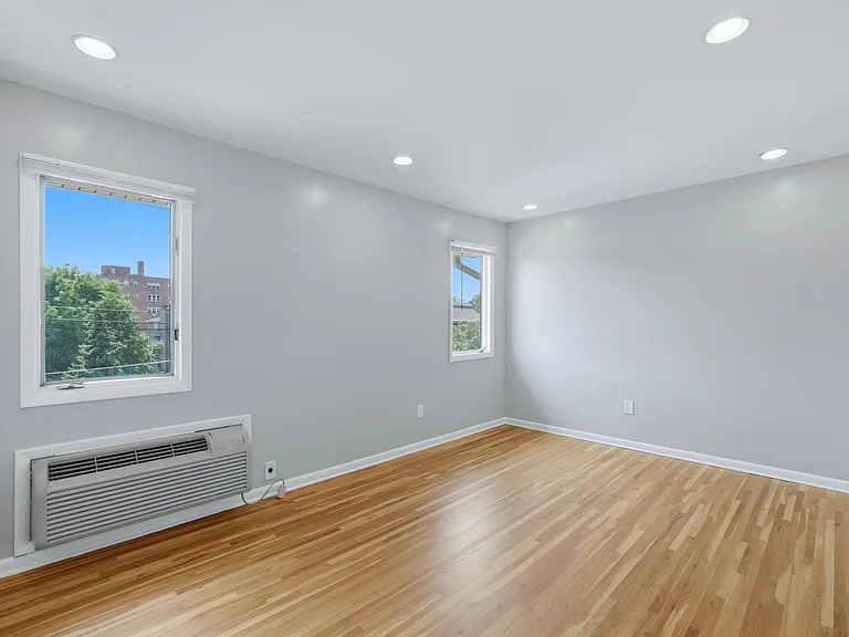 1 Coles Ave #1C — Photo 7
