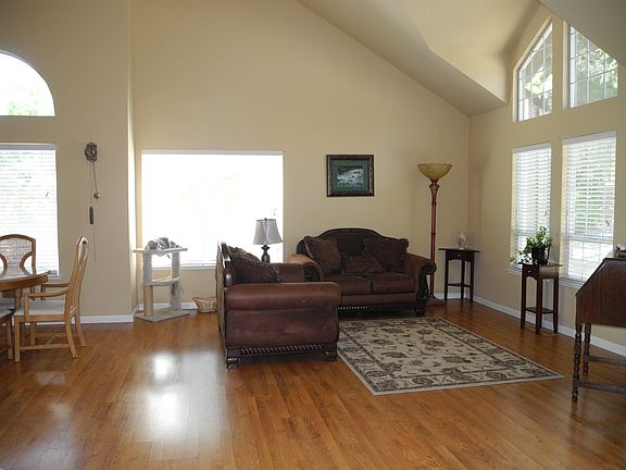4th image of 2392 Knollwood Dr