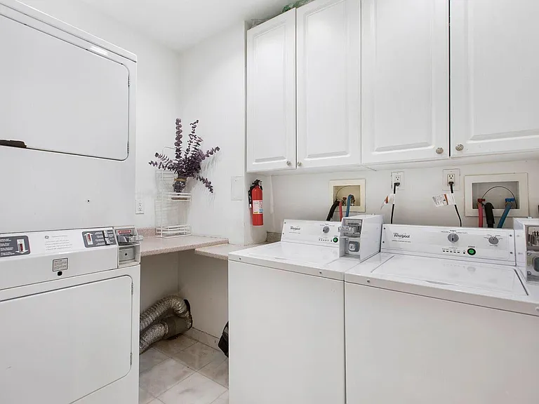 72 Hudson St #1C — Photo 29