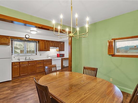 5th image of 324 Beech St