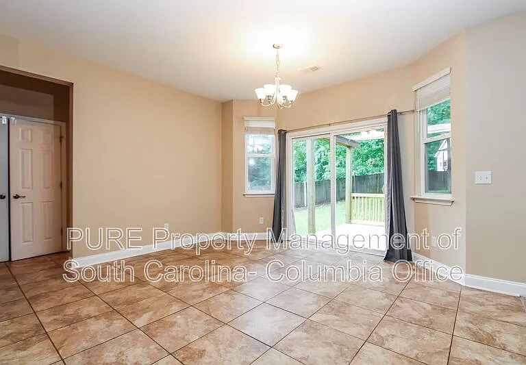 210 Underwood Ct — Photo 2
