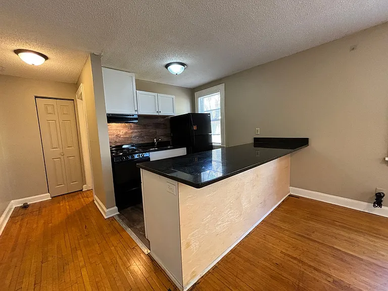 535 Asbury — Photo 14