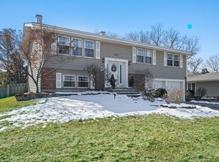 21W563 Monticello Rd, Glen Ellyn, IL 60137