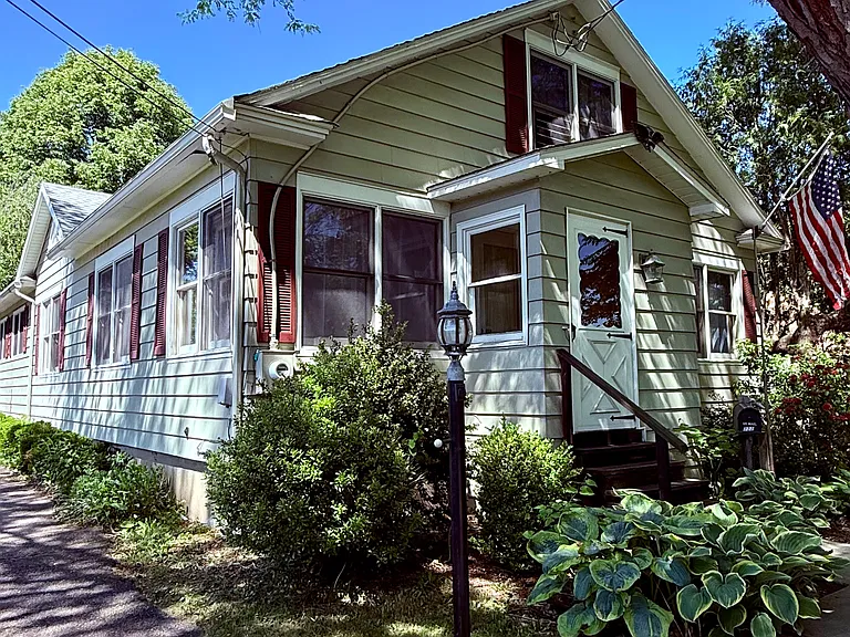 232 Riverside Dr — Photo 2