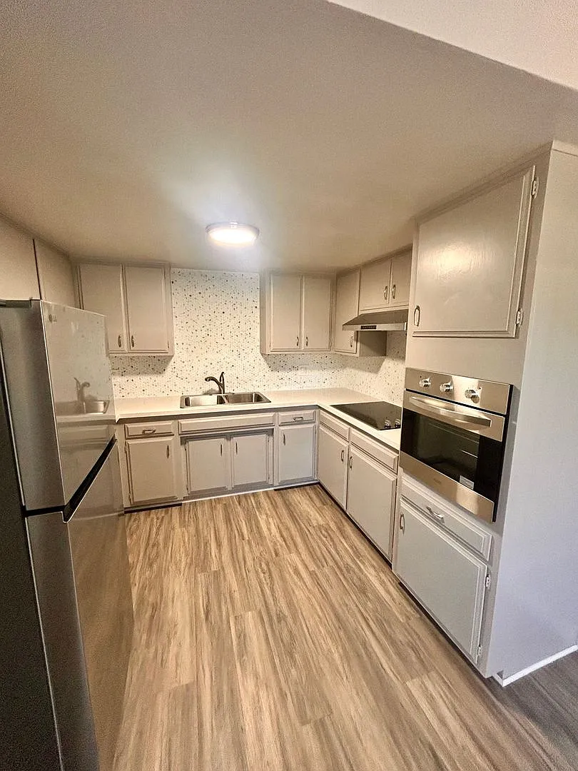 2 Bedroom, 1 bath unit — Photo 4