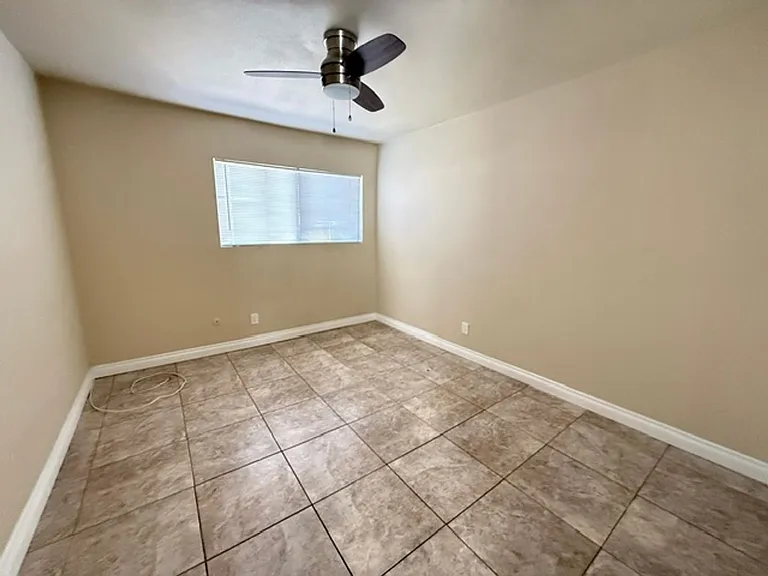 565 Moss St #15 — Photo 6