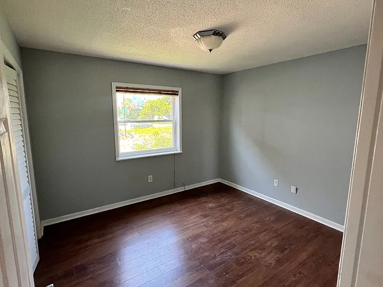 318 4th Ave S #4 — Photo 6