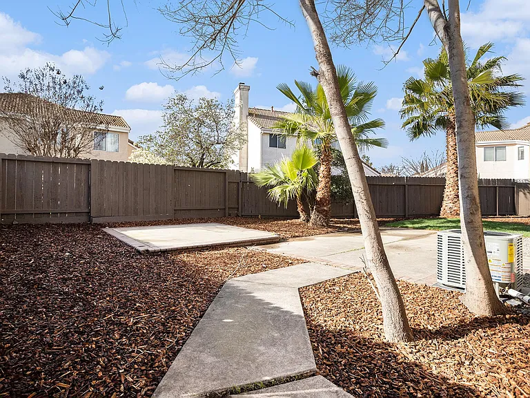 420 Beaulieu Ln — Photo 23