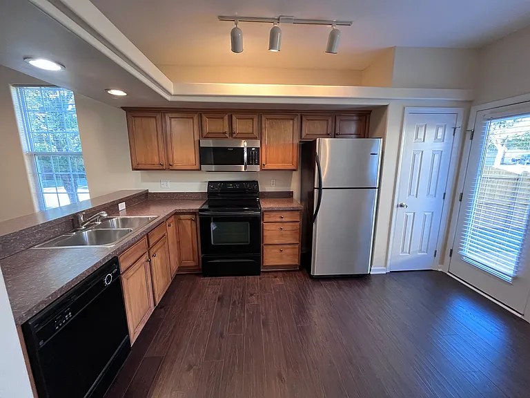 220 Shannon Ct — Photo 16