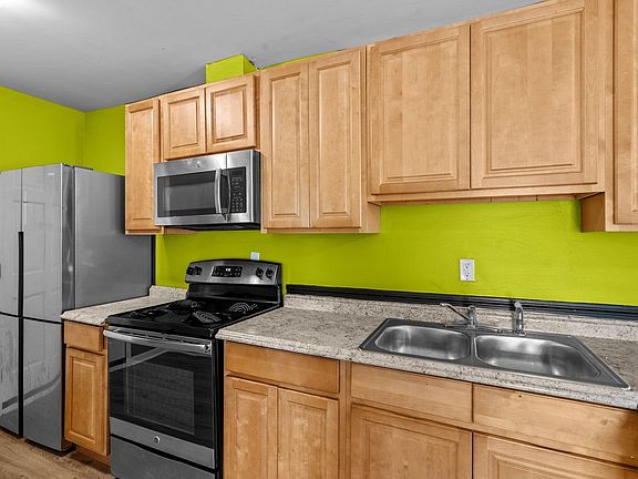 4th image of 311 Warren St