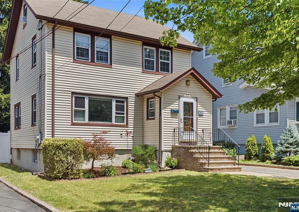 1st image of 611 Maple Ave