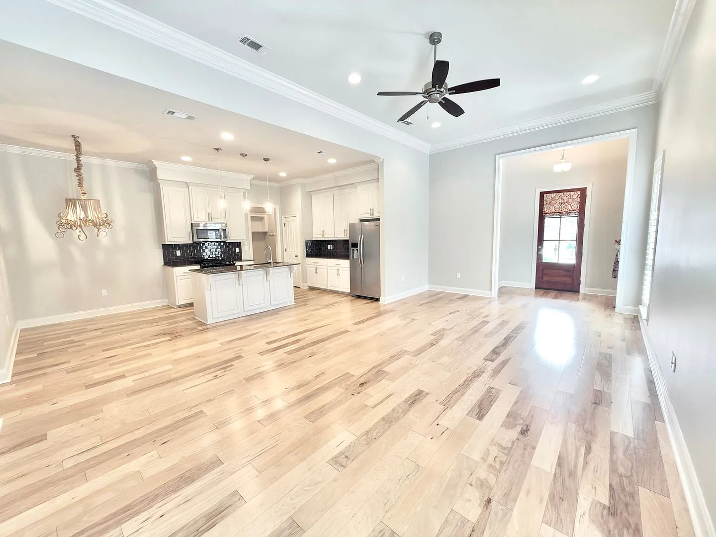 Spacious 3 Bedroom Home in Gated University Villas — Photo 4