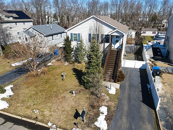 2nd image of 35 Willow St
