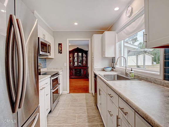 2nd image of 526 Bedford Forest Dr