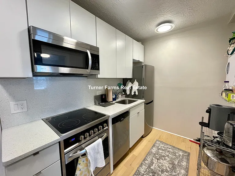 93 Hudson St #3 — Photo 8