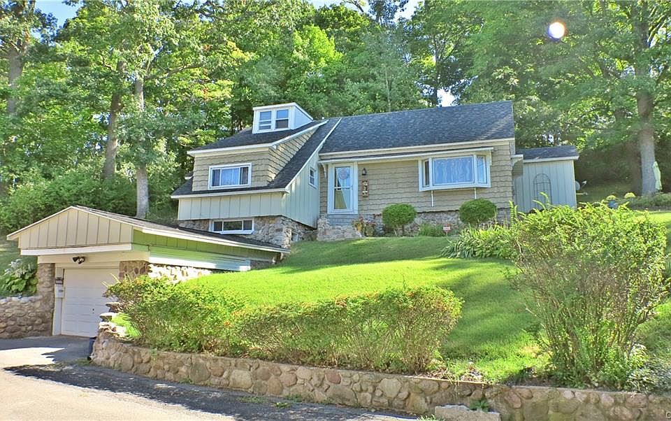 1st image of 221 Lincoln Park Dr