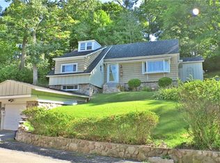 221 Lincoln Park Dr, Syracuse, NY 13203