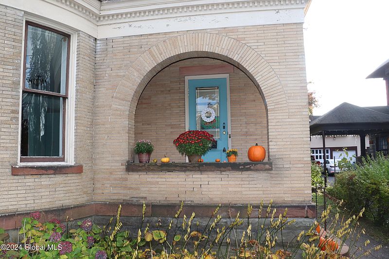 3rd image of 1236 Union Street