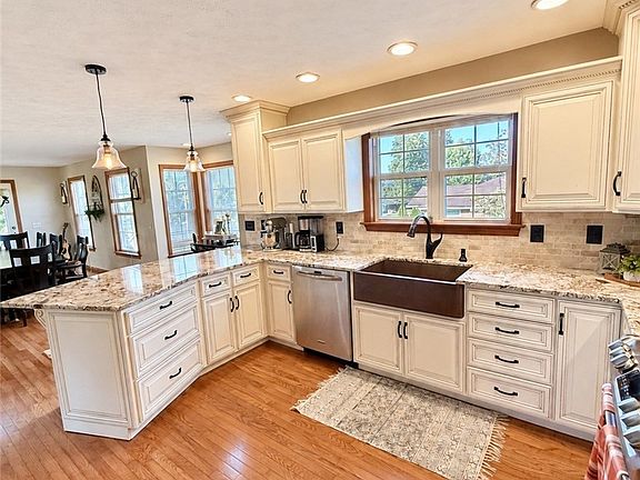 3rd image of 214 Walnut Dr