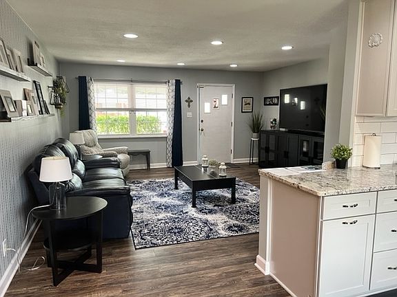 4th image of 3019 N Lawndale Ave