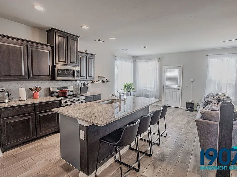 2501 Caden Ct — Photo 8