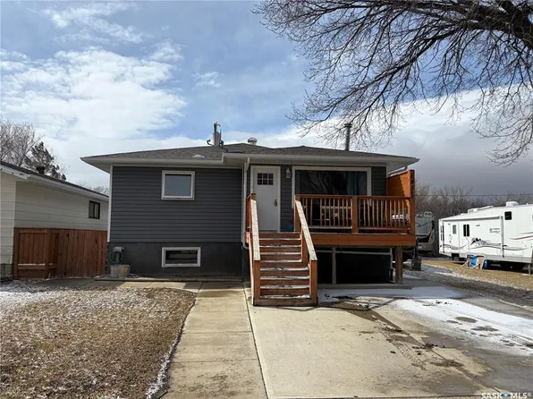 643 3rd STREET W, Shaunavon, SK S0N 2M0