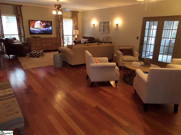 3rd image of 6 Bellfort Dr