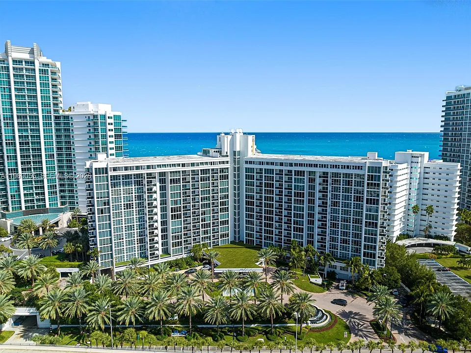 10275 Collins Ave #102