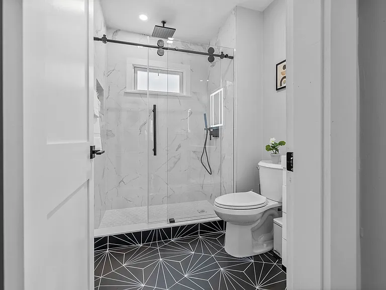 7 Dickson St #1 — Photo 37