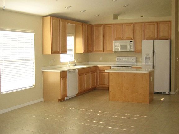 Bright & airy kitchen