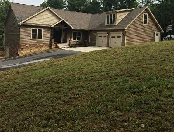 2nd image of 463 Meado Ln
