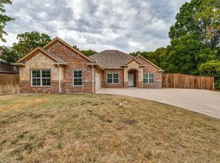 713 N Parks Dr, Desoto, TX 75115