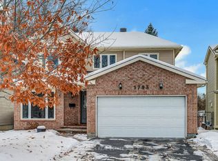1793 Hunters Run Dr, Ottawa, ON K1C 6X3
