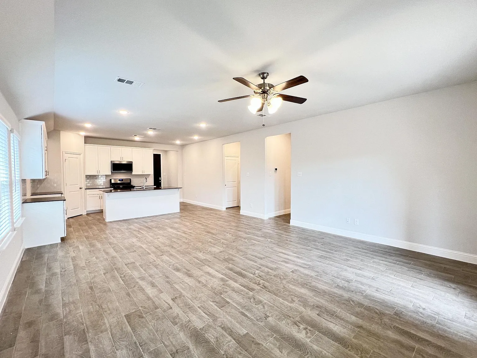3 bed, 1800 sqft, $2,395 — Photo 3