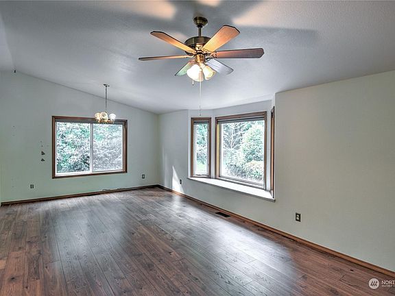3rd image of 2346 Covington Ct NE