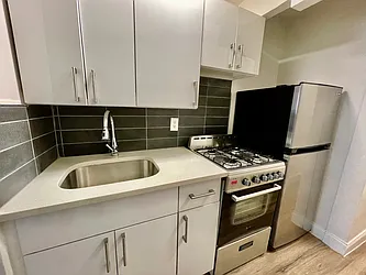 Rented by R New York