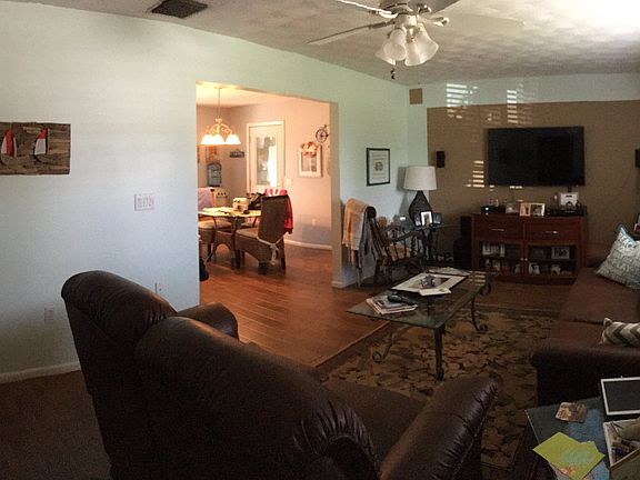 5th image of 582 SE Keyes St